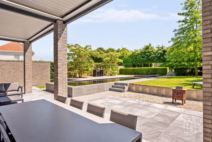 Spacious and energy-efficient villa with swimming pond