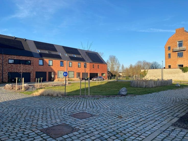 Nieuwbouw woning, VERKOOP ONDER 21% BTW, met 6 slaapkamer...