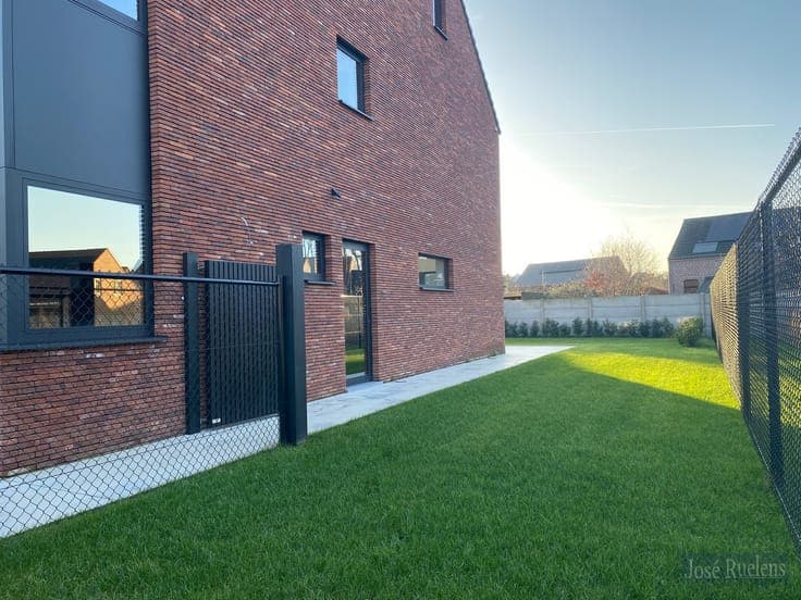 Nieuwbouw woning, VERKOOP ONDER 21% BTW, met 6 slaapkamer...
