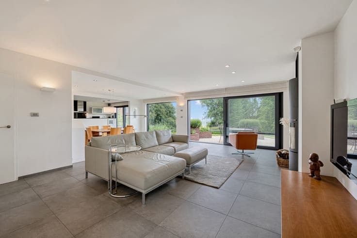 Villa with panoramic view on 32 ares (+ meadow)