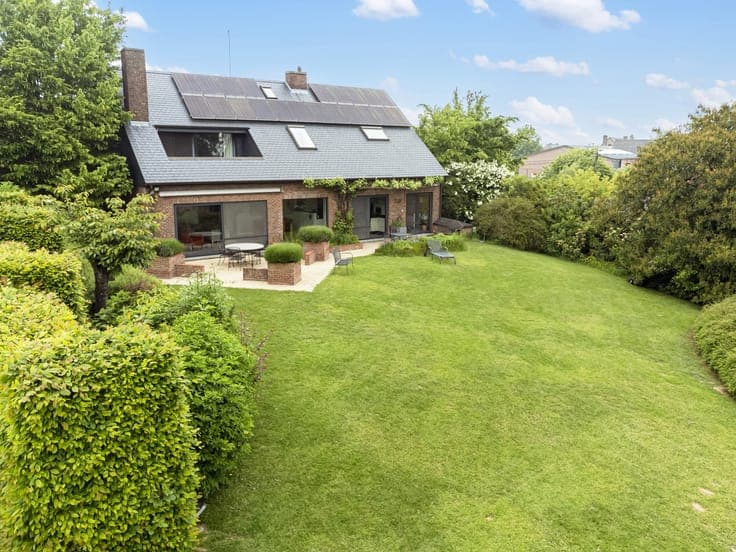 Villa with panoramic view on 32 ares (+ meadow)