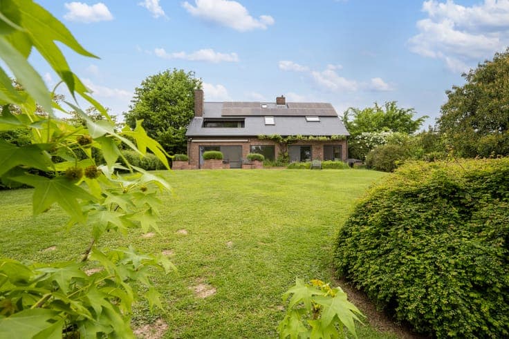 Villa with panoramic view on 32 ares (+ meadow)