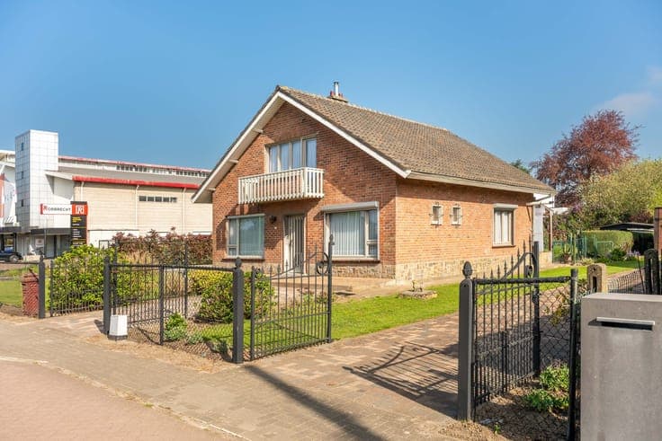 Ruime open bebouwing met grote tuin