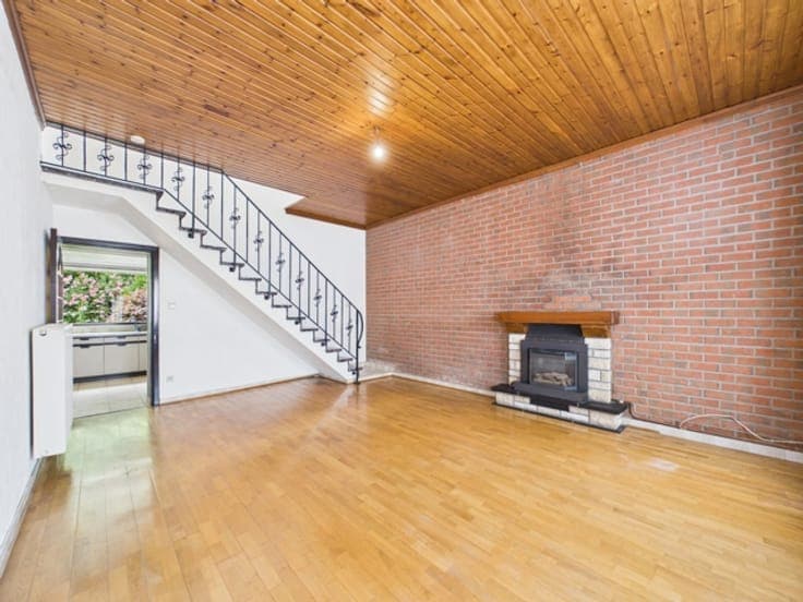 2-bedroom house with GARDEN and GARAGE