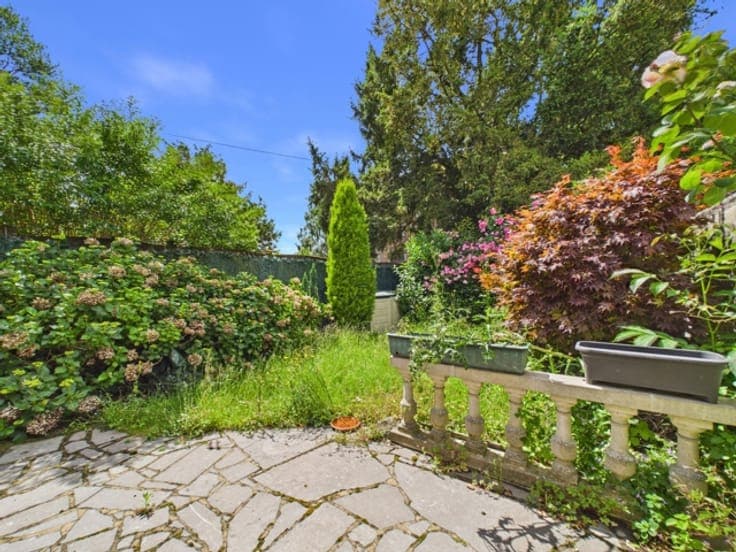 2-bedroom house with GARDEN and GARAGE