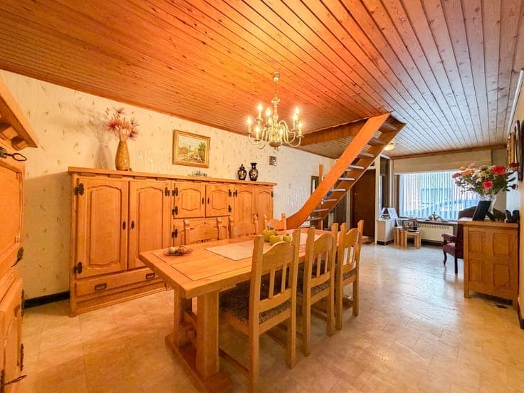 Te koop, Ruime gezinswoning met 5 slaapkamers en inpandig...