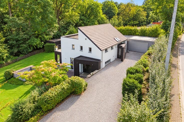 House in Housse