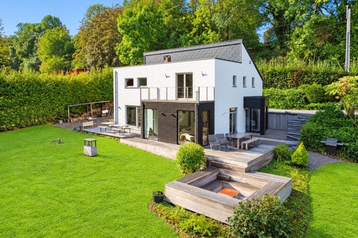 House in Housse