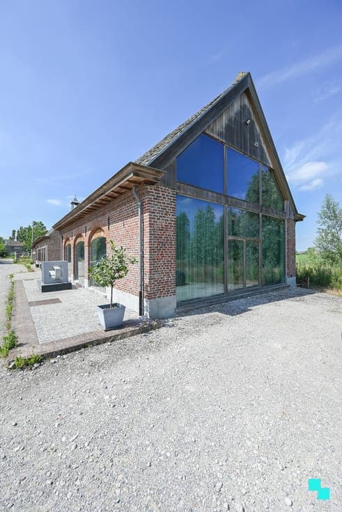 Karaktervolle hoeve met veel potentieel in Dentergem!