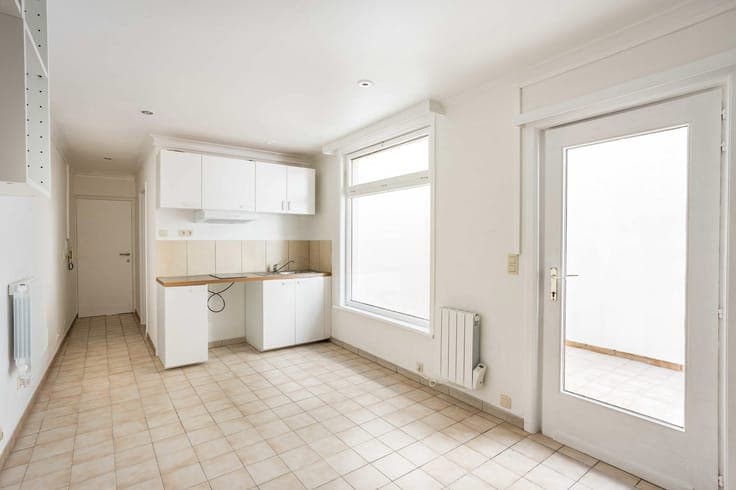 Excellent income property with 5 licensed studios!