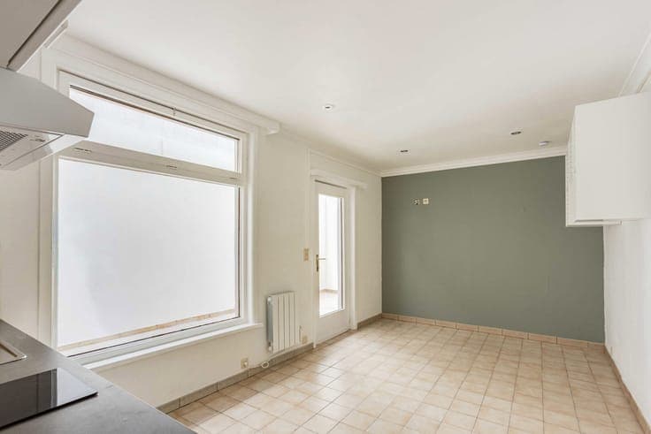 Excellent income property with 5 licensed studios!