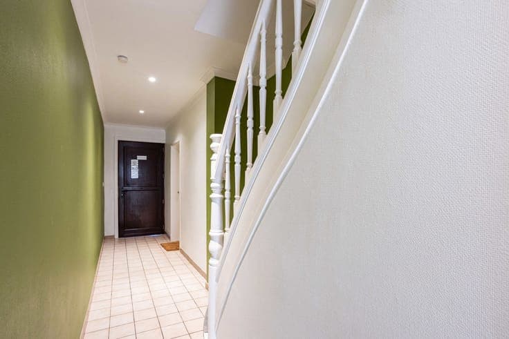 Excellent income property with 5 licensed studios!