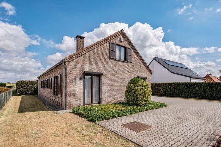 Instapklare open bebouwing op een ruim perceel van 1.185 ...