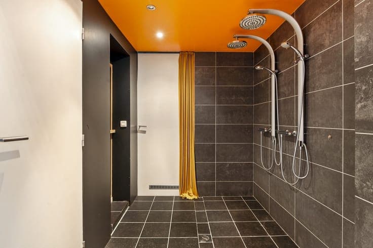 Ruime stadswoning met 4-5 slaapkamers, garage, sauna en b...