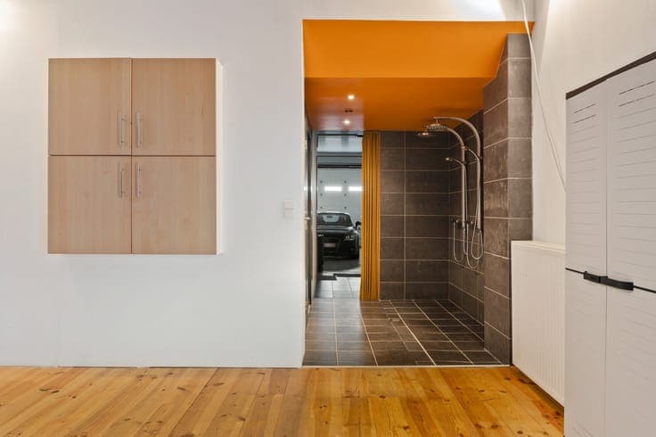 Ruime stadswoning met 4-5 slaapkamers, garage, sauna en b...