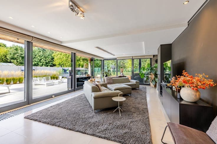 Exclusieve woning met 5 slaapkamers, tennisplein, poolhouse
