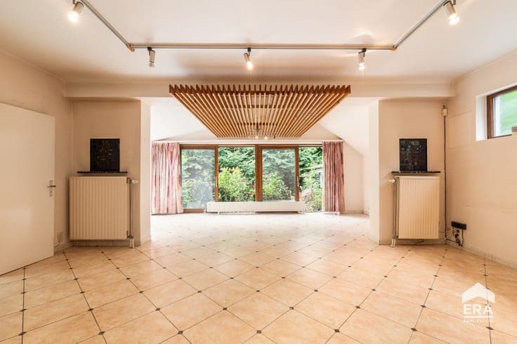 Spacious villa with garden in Laeken