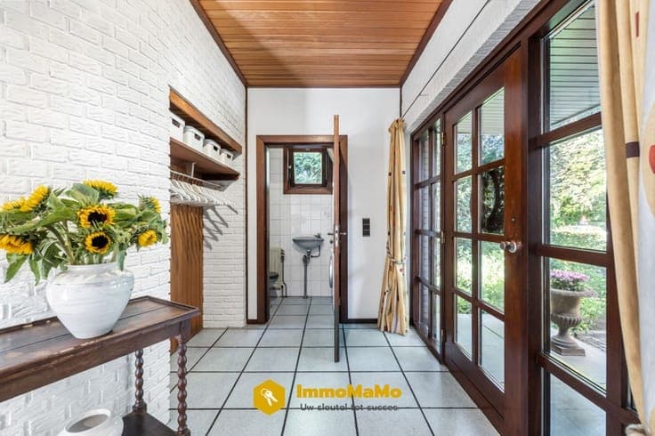 HUIS MET 5 SLAAPKAMERS EN DUBBELE GARAGE TE KOOP IN WACHT...