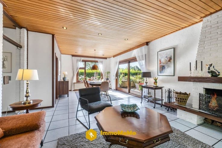 HUIS MET 5 SLAAPKAMERS EN DUBBELE GARAGE TE KOOP IN WACHT...