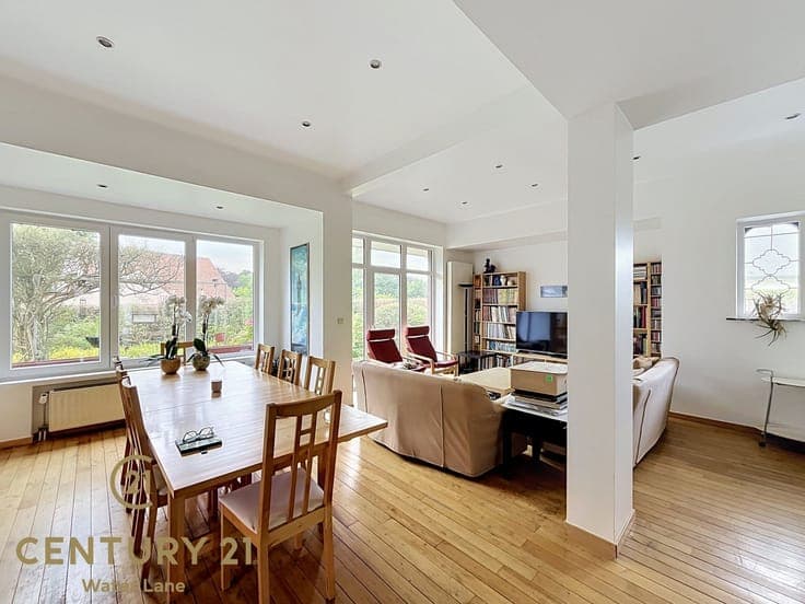 Exceptional location, a garden with great exposure, and a ch