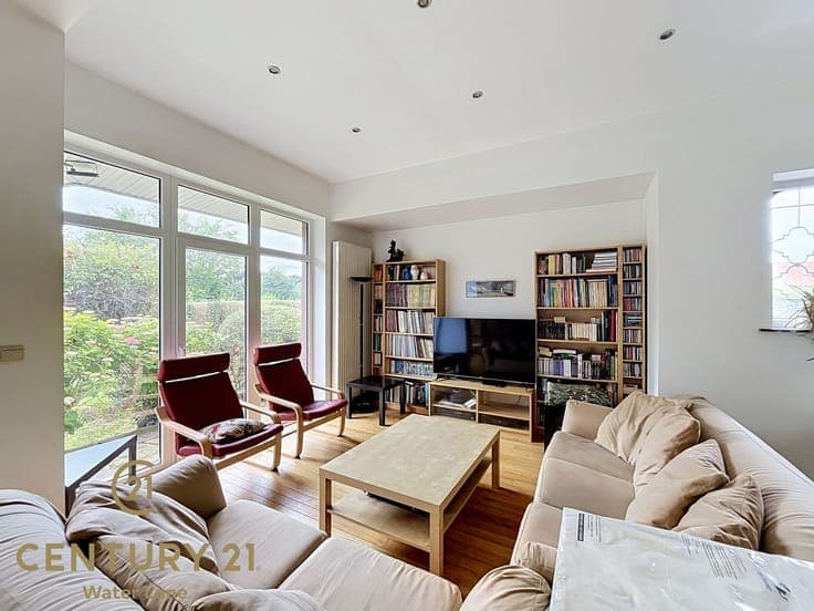 Exceptional location, a garden with great exposure, and a ch