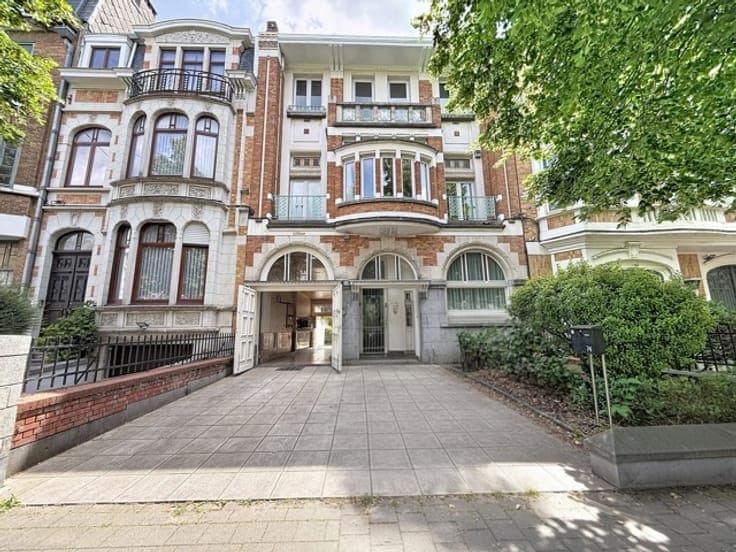 ANDERLECHT - Unique property of +/- 705m² + garden