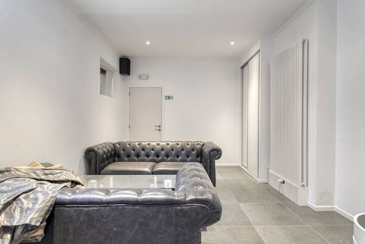 Unique home for sale with spacious garden and excellent loca