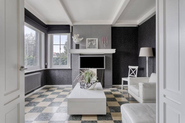 Unique home for sale with spacious garden and excellent loca