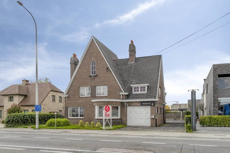 Unique home for sale with spacious garden and excellent loca