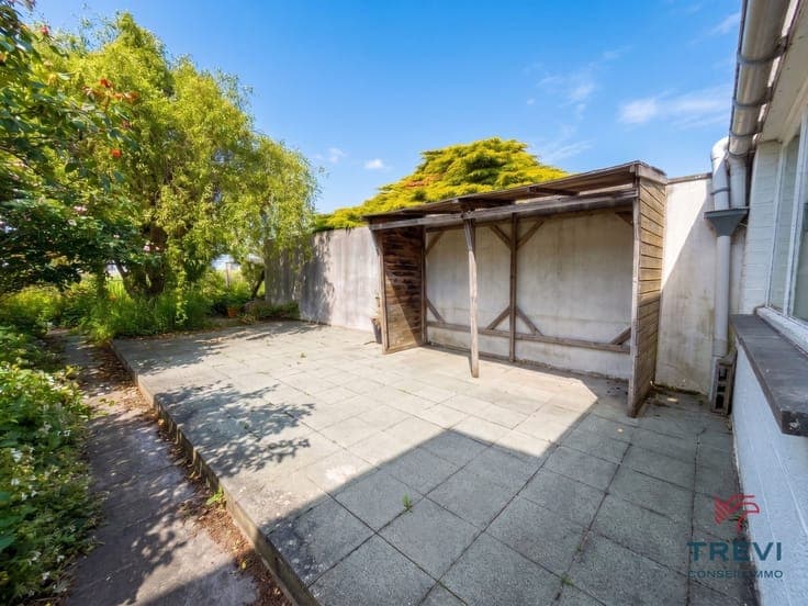 Jolie maison partiellement rénovée avec joli jardin