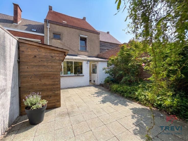 Jolie maison partiellement rénovée avec joli jardin
