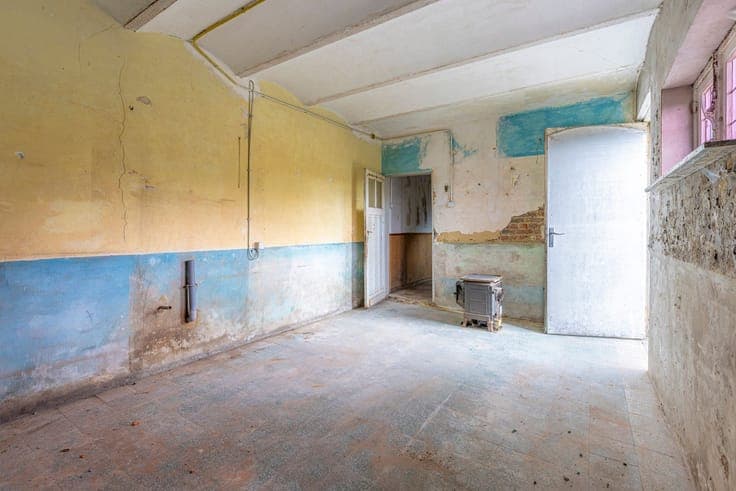House to renovate in a quiet street in Dilbeek