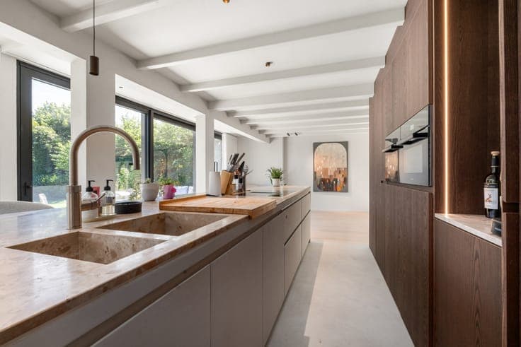Newly renovated villa in a quiet cul-de-sac near the center