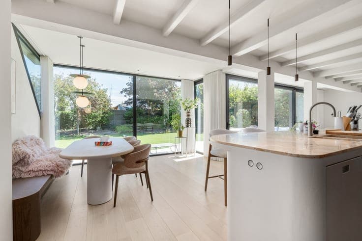 Newly renovated villa in a quiet cul-de-sac near the center