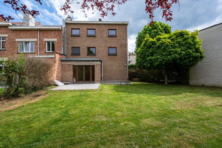 WOLUWE-ST-PIERRE – Charming 6-bedroom / 2-bathroom house