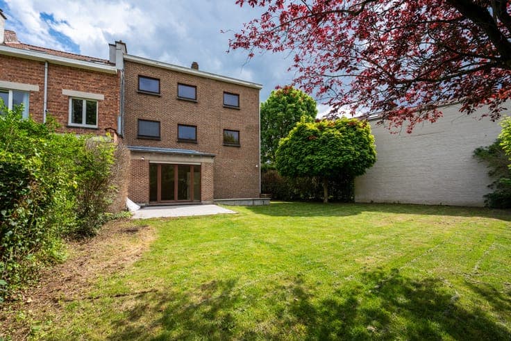 WOLUWE-ST-PIERRE – Charming 6-bedroom / 2-bathroom house