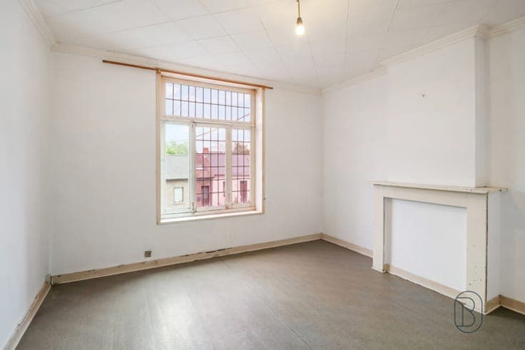 House in the center of Lessines requiring renovation