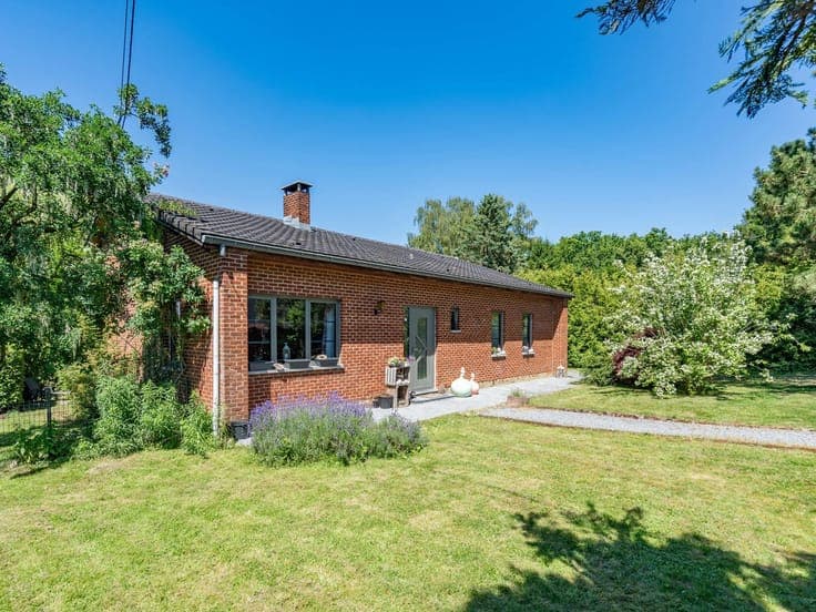 Charming bungalow with landscaped garden