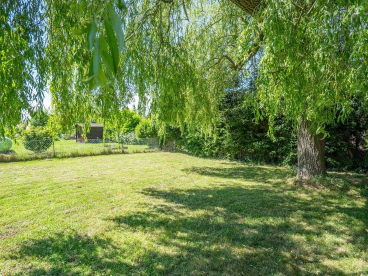Charming bungalow with landscaped garden