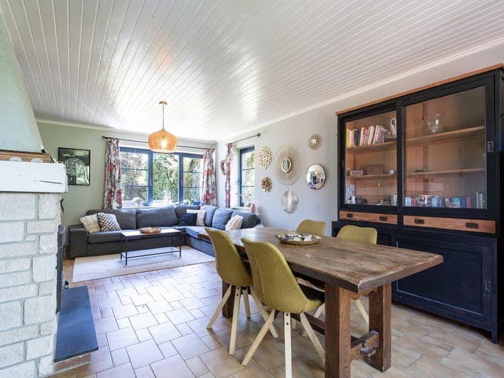 Charming bungalow with landscaped garden