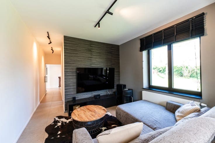 LASNE – Beautiful VILLA (5BR/4BA) fully renovated in 2021.