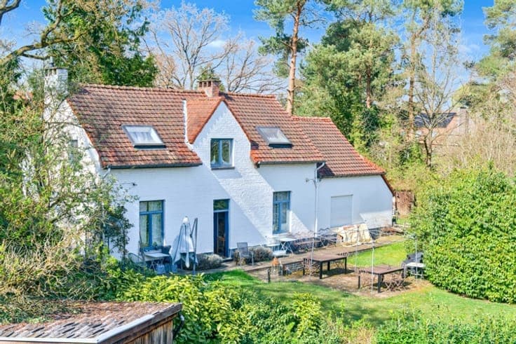Lasne-Family property+conciergerie+tennis court+swimming poo