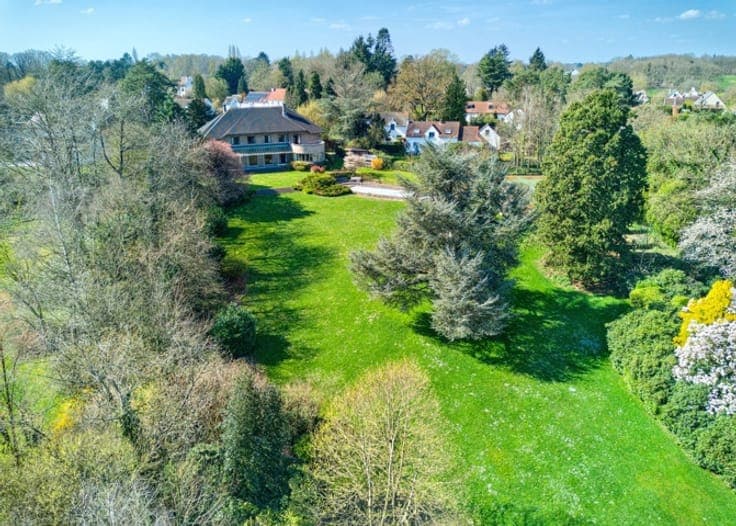 Lasne-Family property+conciergerie+tennis court+swimming poo