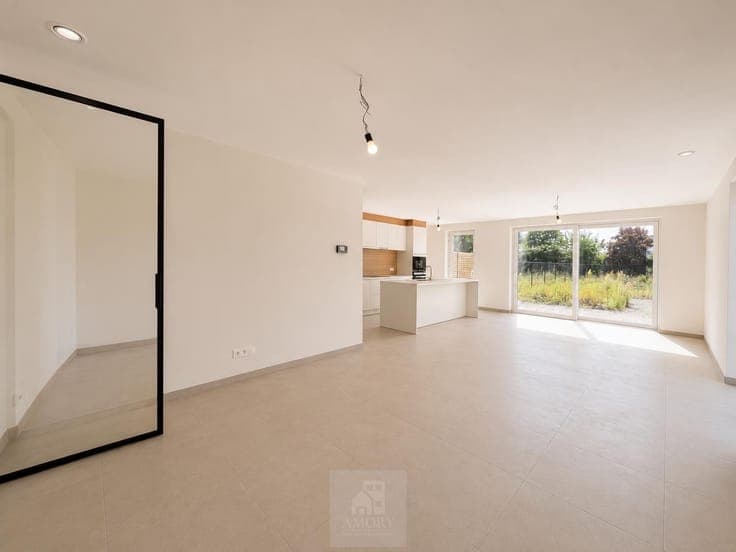 Zeer ruime en moderne halfopen nieuwbouwwoning