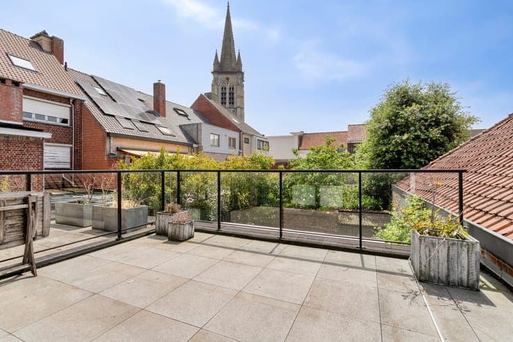 Beautiful duplex apartment (155 m²) with sun-facing terrace