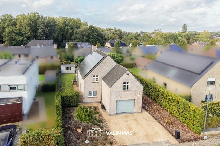 Direct instapklare, energiezuinige villa met garage en tuin