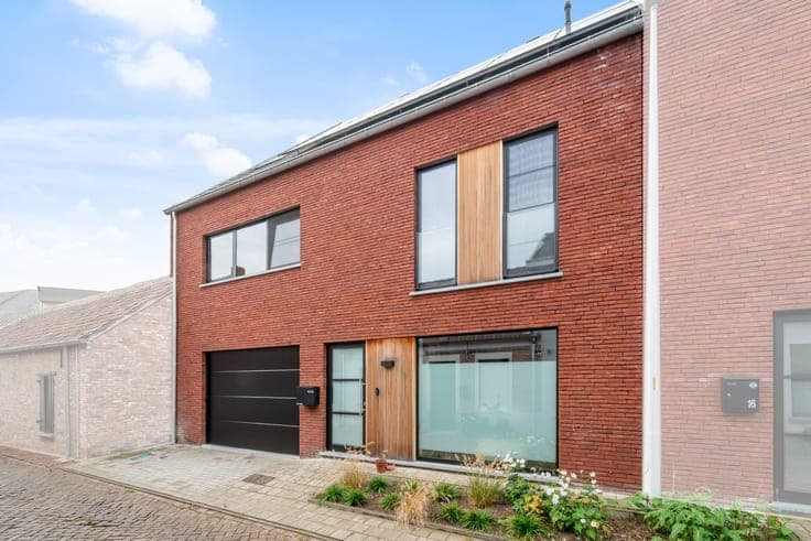 Recente architecturale gezinswoning met 5 slaapkamers, op...