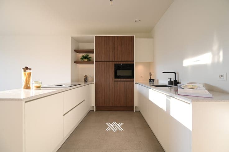 Woning met vier slaapkamers, zonneterras en tuin