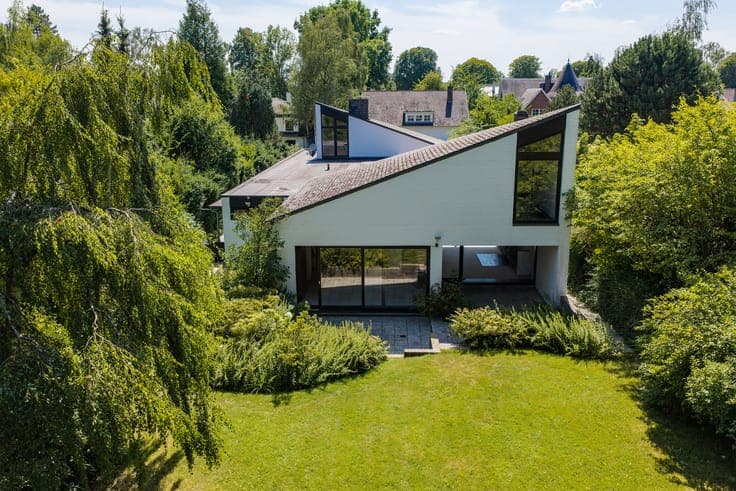 Marnix, architect VILLA i with a garden