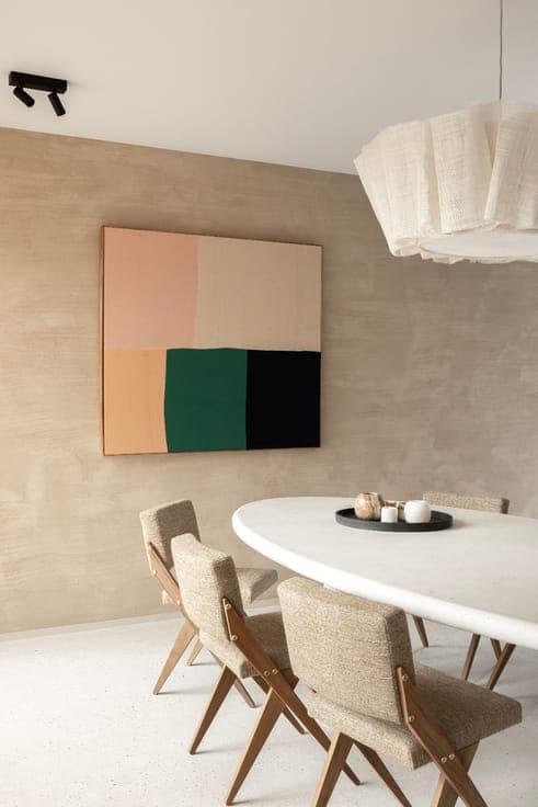 Modern renovated villa located in a residential area in Het